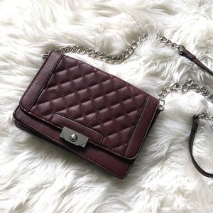MAROON PURSE WITH CHAIN STRAP DETAIL